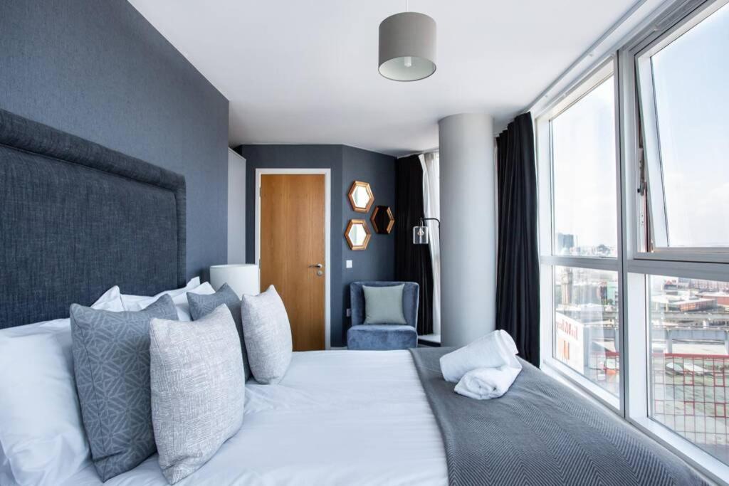 Titanic & City Views, Ultra Luxury City Parking 벨파스트 외부 사진